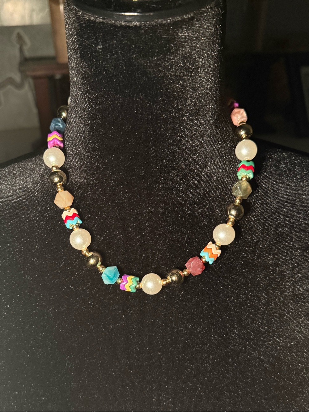 Ziggy Pearl Pop in gold tone Multicolor beaded Necklace
